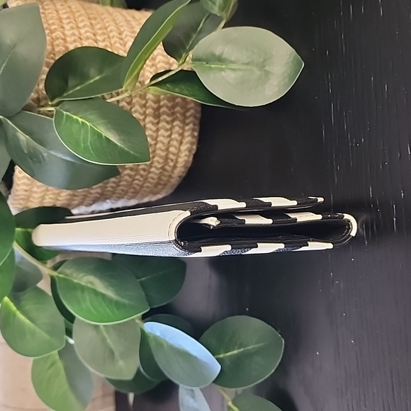 Kut from the Kloth Striped Trifold Wallet Black White Vegan Leather - Picture 4 of 10